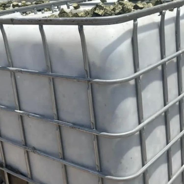 Bulk cubes in an IBC tote